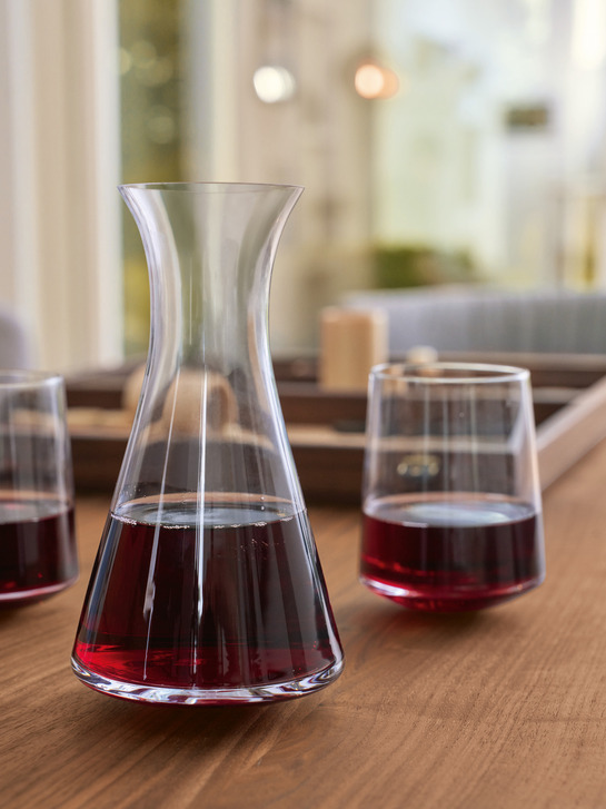 Claris Karaffe gross